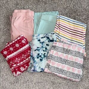 6 pair of girl 10/12 leggings. Multicolor and brands. Mint, Christmas, pink.